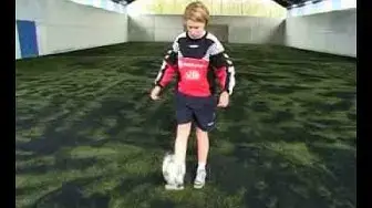 Video thumbnail for Mellem fødderne | Fiksering | Fodboldtricks