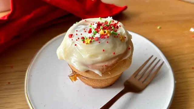 Video thumbnail for Gingerbread Cinnamon Buns Recipe
