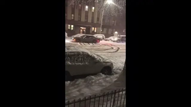 'Video thumbnail for Dodge Challenger na neve'