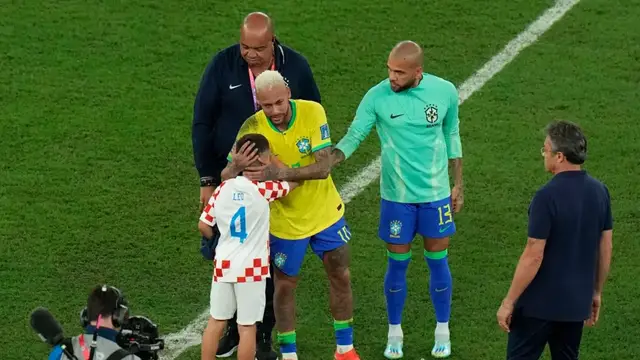 'Video thumbnail for Watch touching moment Ivan Perisic’s son runs over to console Neymar after Brazil’s World Cup penalty defeat to Croatia'