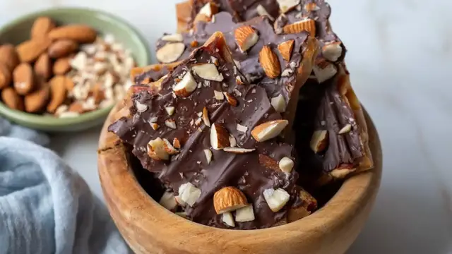 'Video thumbnail for Dark Chocolate Almond Toffee Recipe'