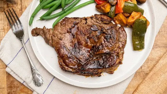 Video thumbnail for This 3-Ingredient Steak Marinade Is For Garlic Lovers