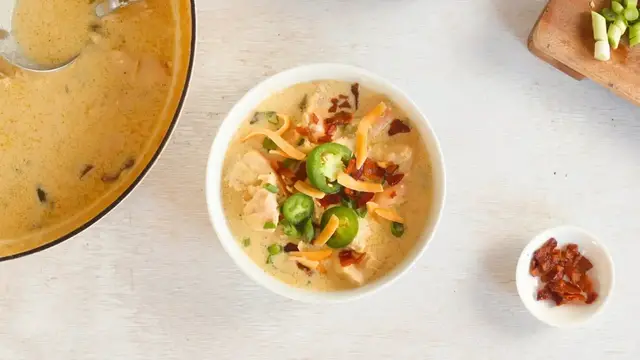 'Video thumbnail for Creamy Cheesy Jalapeño Popper Chili Recipe'