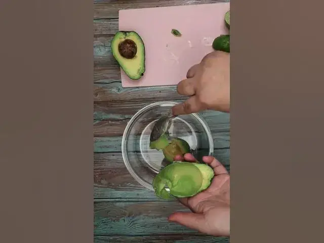 'Video thumbnail for Toast cu avocado si ou posat, gustare simpla, nutritiva si gustoasa #shortvideo'