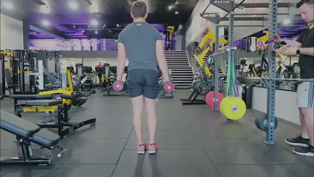 Video thumbnail for تمرن بالطريقة الصحيحة - طعنات الدمبل Dumbbell Lunges