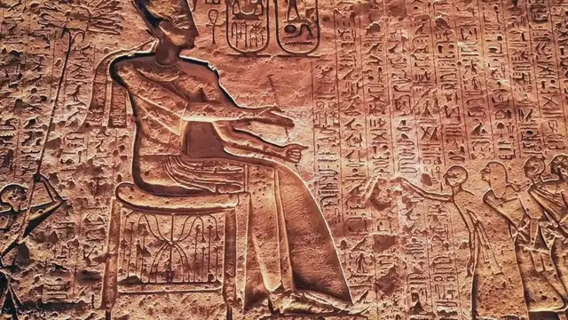 Video thumbnail for Nefertiti: La Reina Egipcia que Cambió la Historia