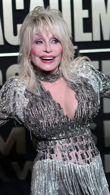 Video thumbnail for The Royal Family Paid Tribute To Dolly Parton In The Most Unexpected Way