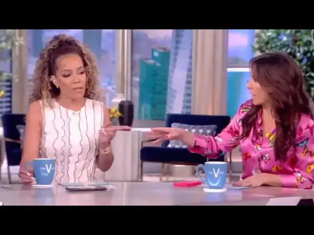 Video thumbnail for 'I'm Sorry' - Meltdown On 'The View" As Hosts Are Forced To Read Statement