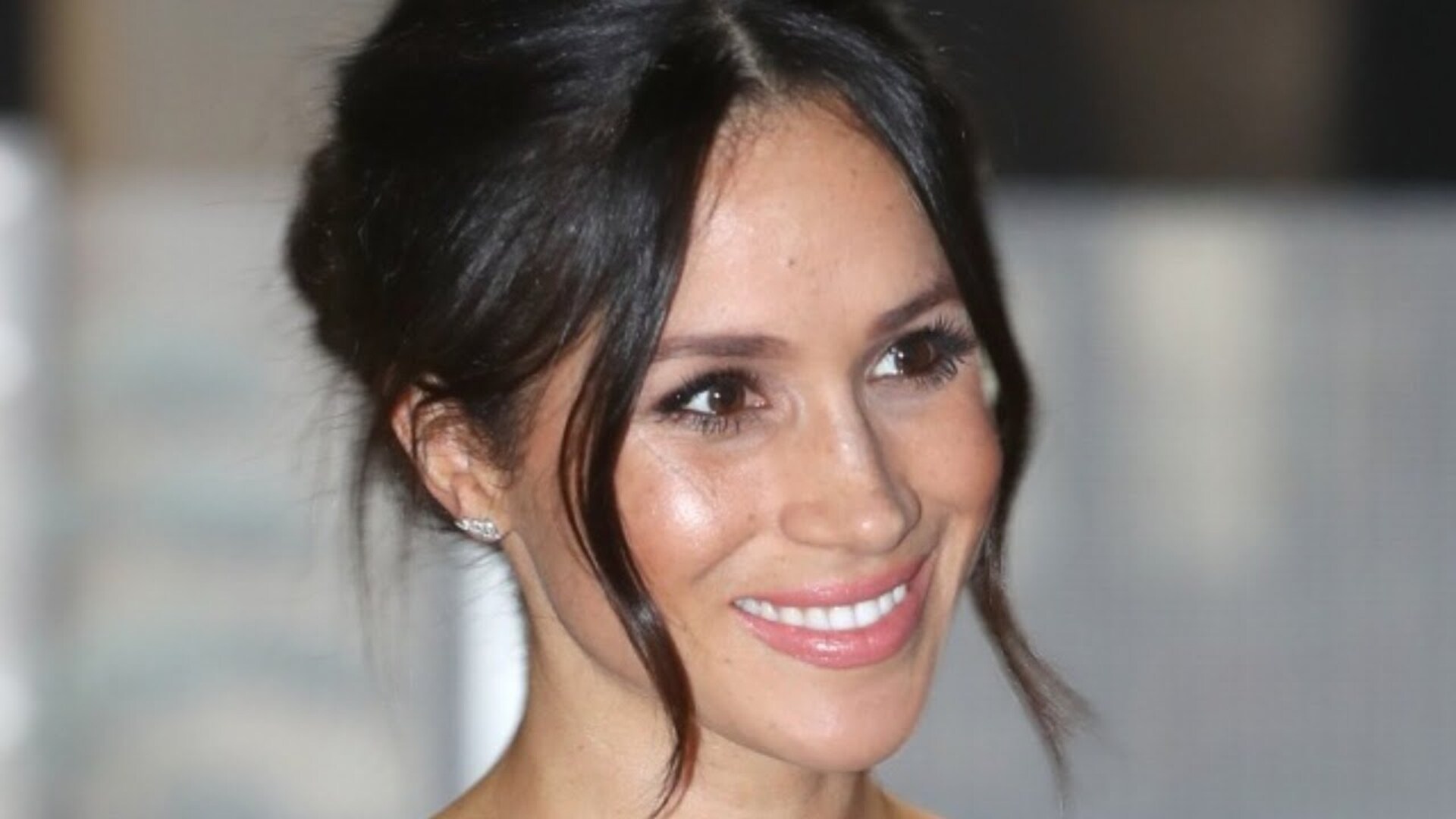 Video thumbnail for Surprising Foods Meghan Markle Wasn't Allowed To Eat As A Royal