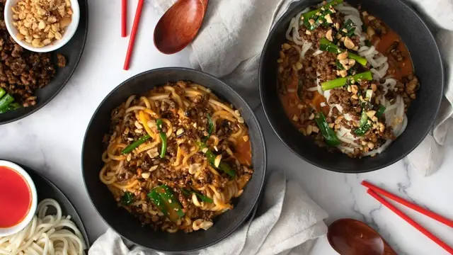 'Video thumbnail for Sichuan Dan Dan Noodles With Numbing Oil Recipe'