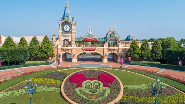 Video thumbnail for Shanghai Disneyland Closes - DISNEY THIS DAY - January 25, 2020