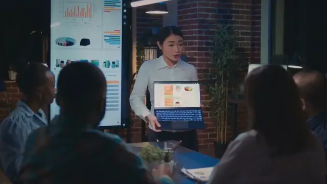 Video thumbnail for How to Use 'Presenter View' in PowerPoint