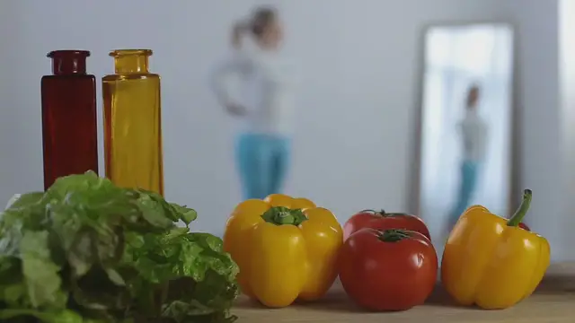 Video thumbnail for Snooki_s_Late-Night_Snack_Struggle