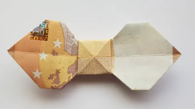 'Video thumbnail for ⑅ Fliege aus Geldschein falten ⑅ Geld zur Fliege falten ⑅ Geldgeschenk ⑅ Origami mit Geld ⑅'