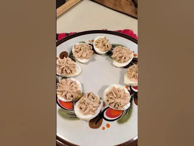 'Video thumbnail for Ouă umplute cu pate'