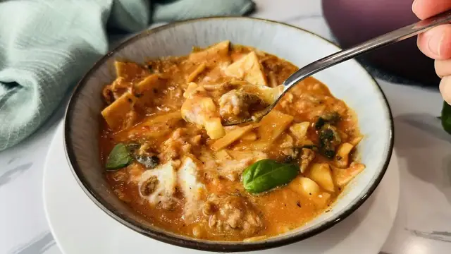 'Video thumbnail for Super Creamy One-Pot Lasagna Soup Recipe'