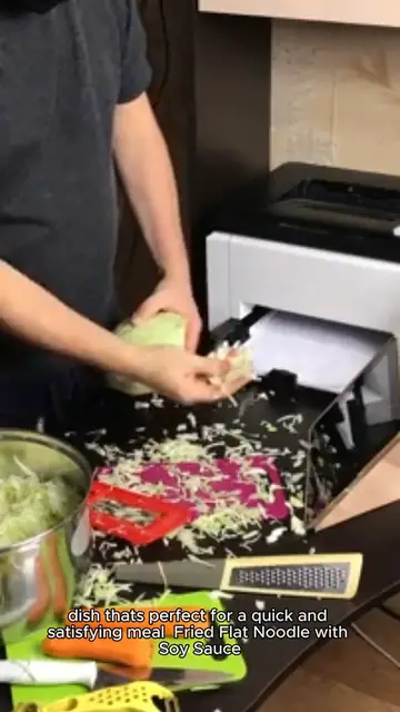 Video thumbnail for flat fried noodle with soy sauce recipe