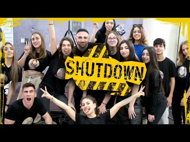 Video thumbnail for WE SHUT DOWN THE ENTIRE MALL (TIKTOK EVENT)
