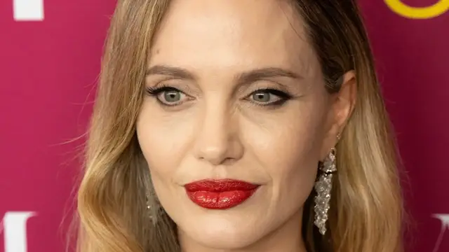 Video thumbnail for Angelina Jolie's Transformation Is Hard To Ignore