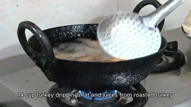 Video thumbnail for Turkey Gravy Recipe