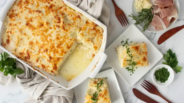 Video thumbnail for Italian-Inspired Scalloped Potatoes With Ham And Three Cheeses Recipe