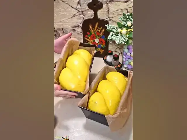 'Video thumbnail for Cozonaci moldovenești cu10 ouă si aluat opărit'