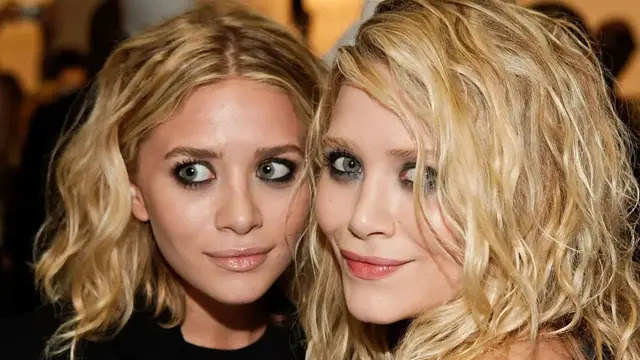Video thumbnail for Body Language Expert Analyzes How Close The Olsen Twins Really Are