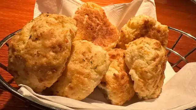 Video thumbnail for Joe's Crab Shack Vs Red Lobster: The Winner Is Clear