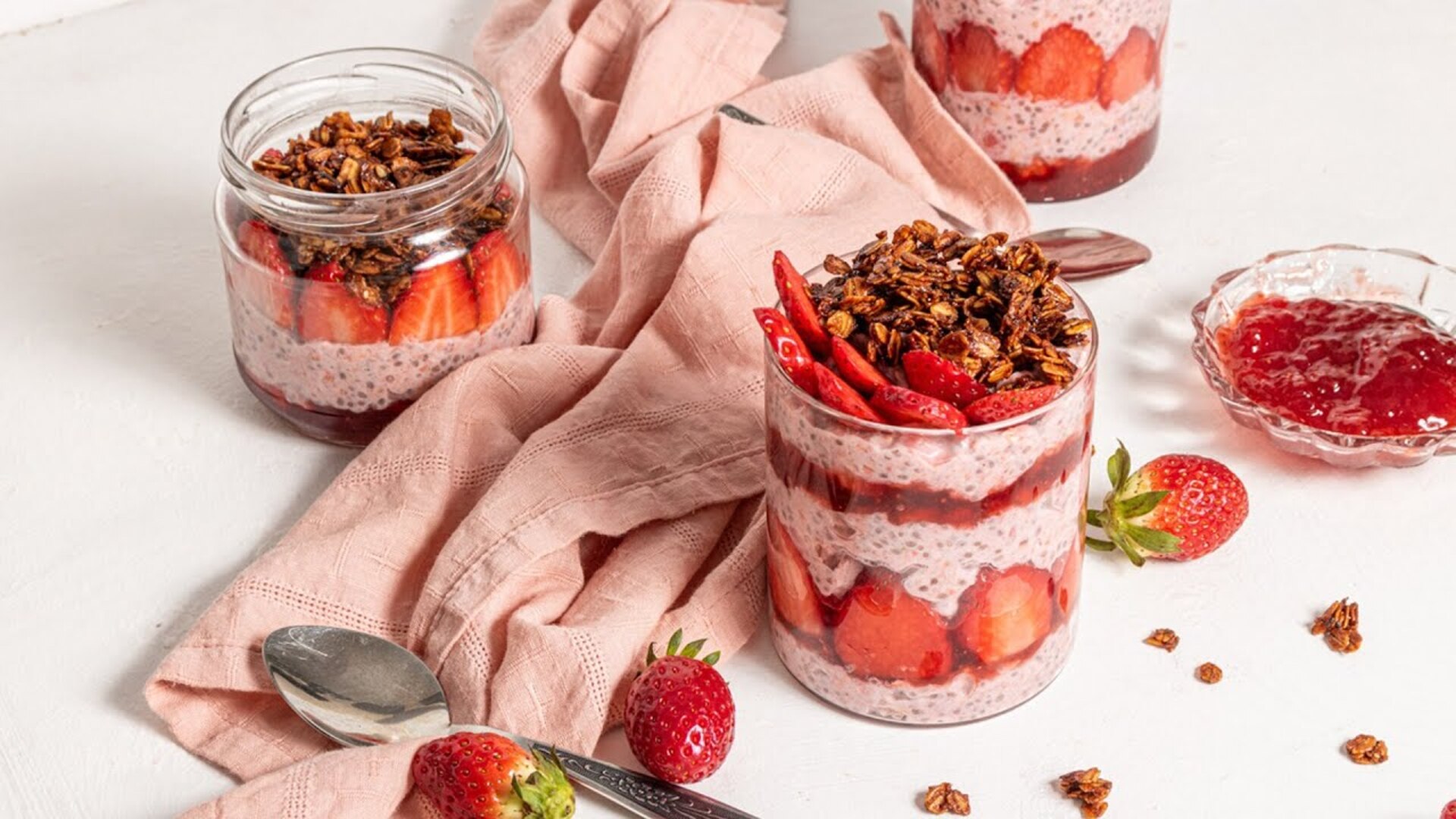 Video thumbnail for Stellar Strawberry Overnight Oats Recipe