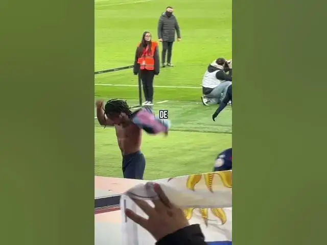 Video thumbnail for ATENTOS AL GESTO DE ARAÚJO CON LA AFICIÓN