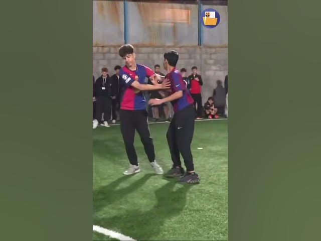 Video thumbnail for Ronny se divierte con el futbol callejero en Barcelona... No hay lugar mejor 😎