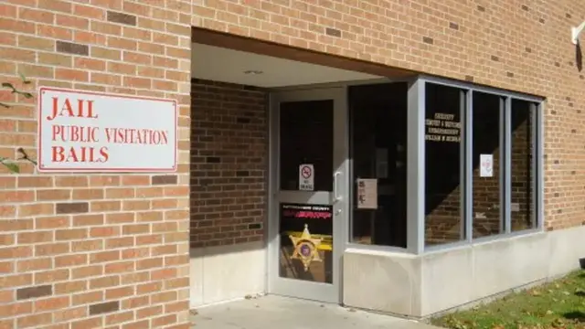 Video thumbnail for Jail Inmate Attempts Escape