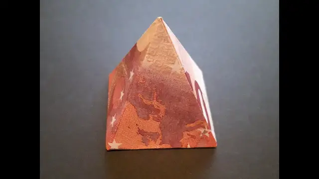 'Video thumbnail for 🔺 Pyramide aus einem Geldschein falten 🔺 Pyramide aus Geld falten 🔺 Geldgeschenk 🔺'