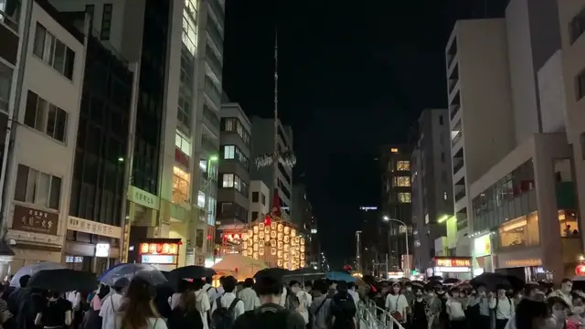 'Video thumbnail for 祇園祭2022年7月15日宵々山：月鉾に見惚れる / Gion Festival 2022, July 15, Yoiyoiyama: Admiring the Tsukihoko floats'