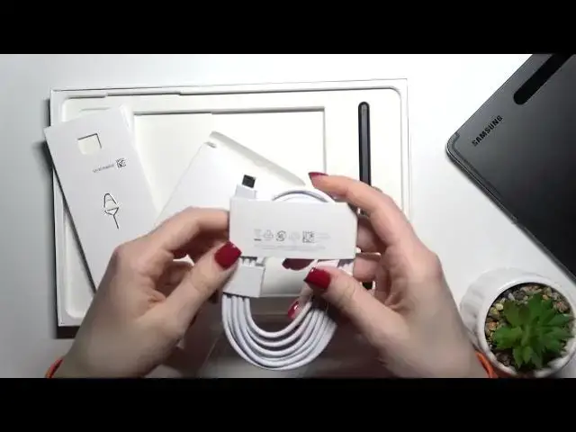 Video thumbnail for All Accessories in SAMSUNG Galaxy Tab S8 Box – What’s in the box?