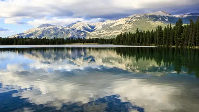 Video thumbnail for Lake Annette im Jasper National Park | Kanada