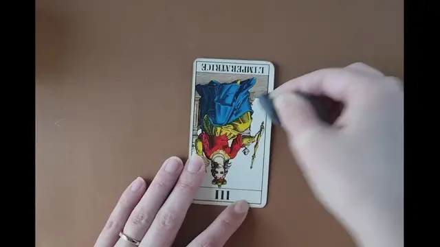 Video thumbnail for Clean a tarot card with a kneaded eraser