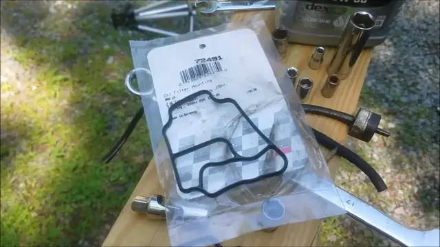 Video thumbnail for BMW E36 Oil Filter Housing Gasket Replacement