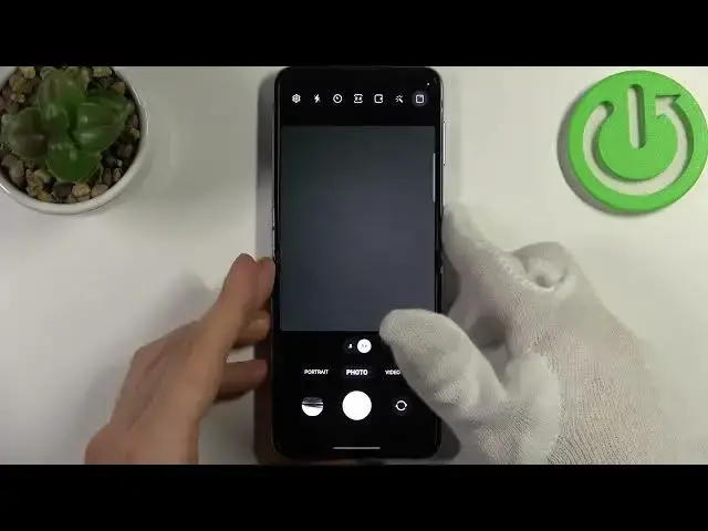 'Video thumbnail for How to Take Burst Shot on Samsung Galaxy Z Flip4 - Take Series of Pictures'