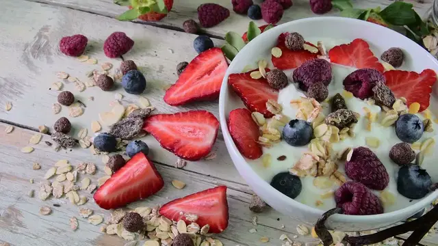 Video thumbnail for Cuisinart Electronic Yogurt Maker – 2 Great Points That Will Make You Want It!