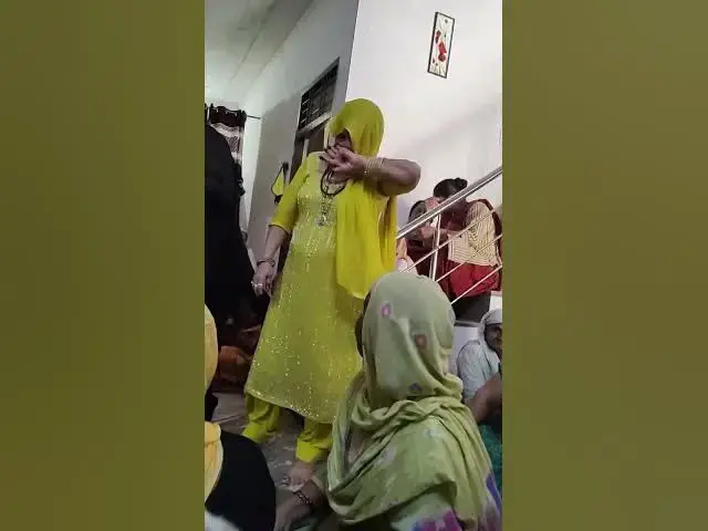 Video thumbnail for बहुत प्यारा भजन राधा जी और बिहारी जी का#happy_lokgeet #viral #डांस #bhajan #krishna