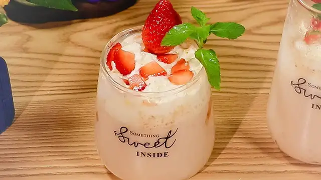 'Video thumbnail for Strawberry And Vanilla Milk Tea'