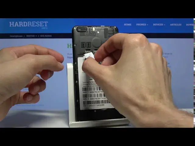 Video thumbnail for Insert SIM & SD in DENVER SDQ-52001G - Install Micro SIM and Memory Card