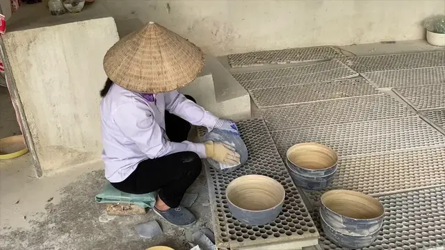 Video thumbnail for What is Spun Bamboo?  A Tour of a Spun Bamboo Factory in Vietnam