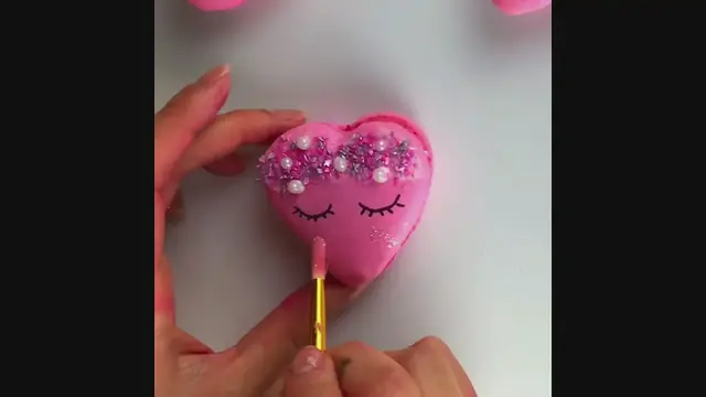 Video thumbnail for FRENCH HEART MACAROONS