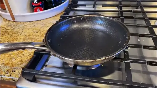 Video thumbnail for What You Need to Know about The HexClad Frying Pan - Non-Stick Cookware for Your Kitchen!