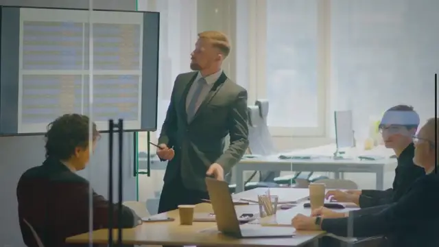 Video thumbnail for How to Link Powerpoint Slides To Impress Your Audiences - Vegaslide