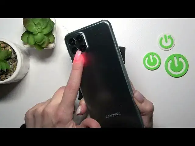 'Video thumbnail for How to Turn On / Off Flashlight on Samsung Galaxy M33 - Manage Torch'