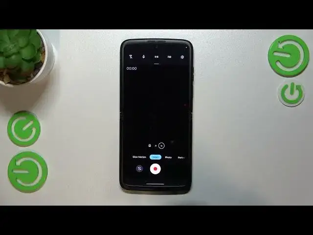 'Video thumbnail for How to Change Video Resolution on Motorola Razr 2022 - Set Up Video Size'