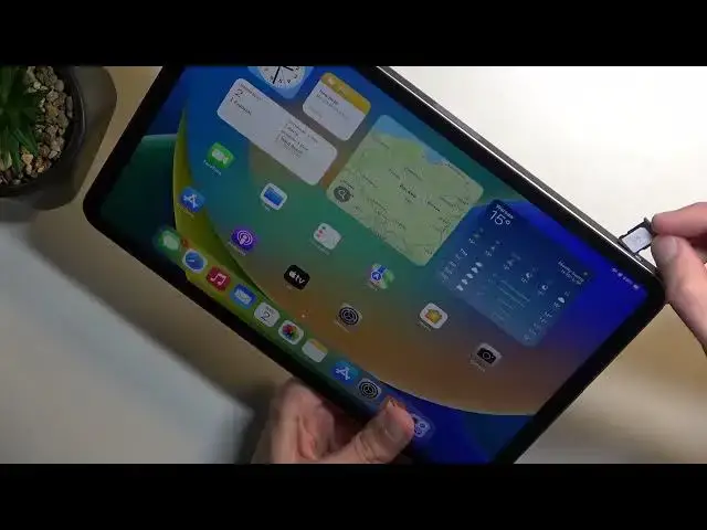Video thumbnail for How to Insert a Nano SIM Card into a iPad Pro 4th Gen (2022)